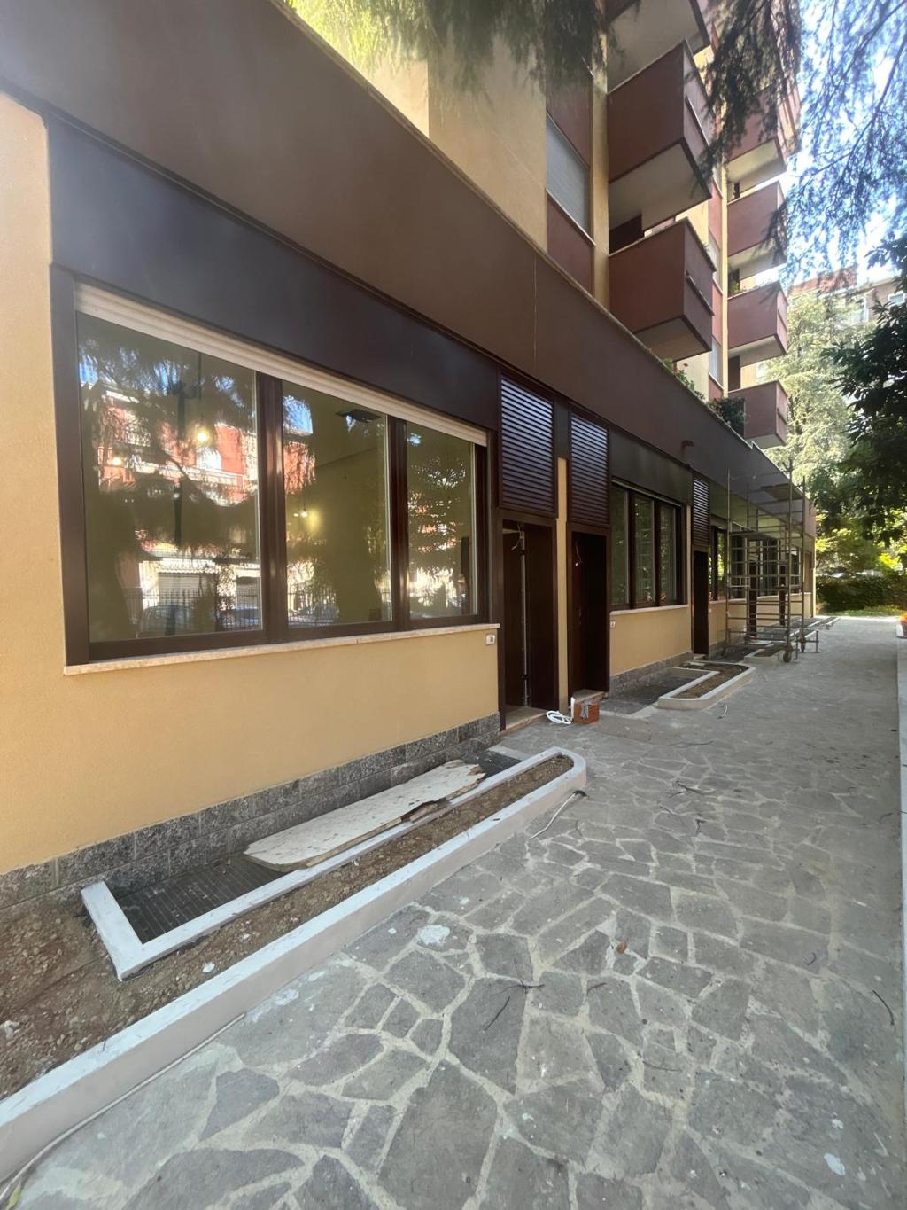 Trasformazione negozi in&nbsp;appartamenti